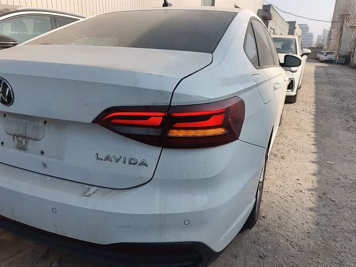 Фото 8 - Volkswagen Lavida