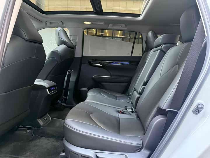 Фото 7 - Toyota Highlander