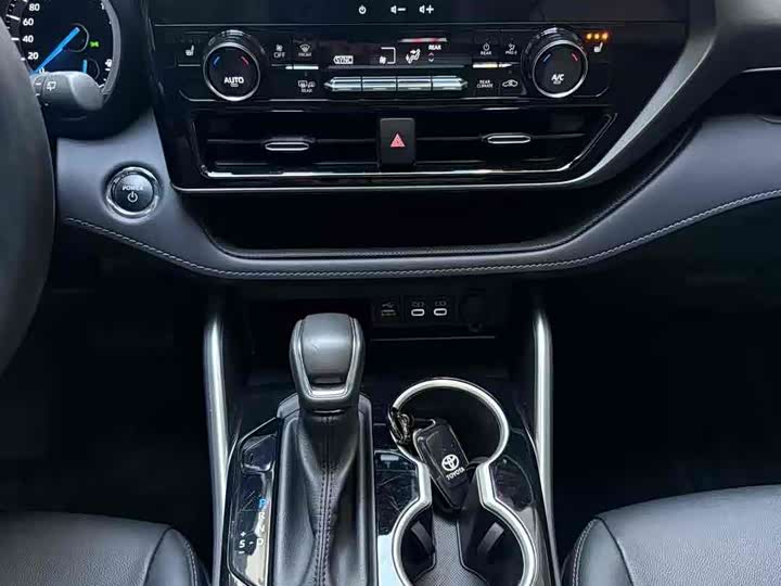 Фото 9 - Toyota Highlander