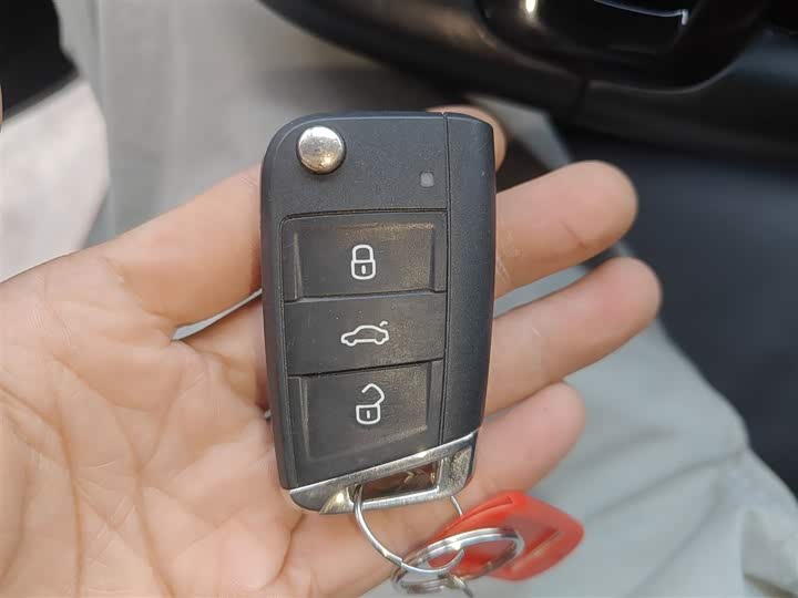 Фото 9 - Volkswagen Sagitar L