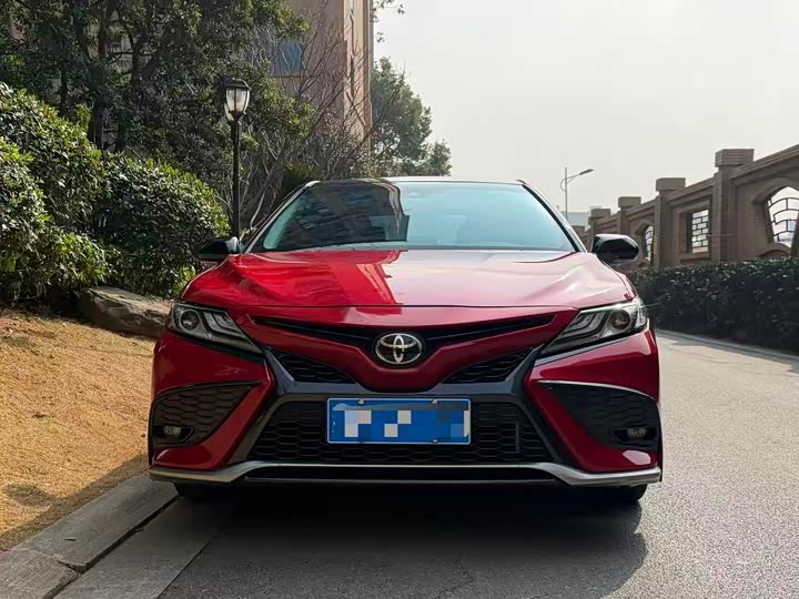 Фото 1 - Toyota Camry