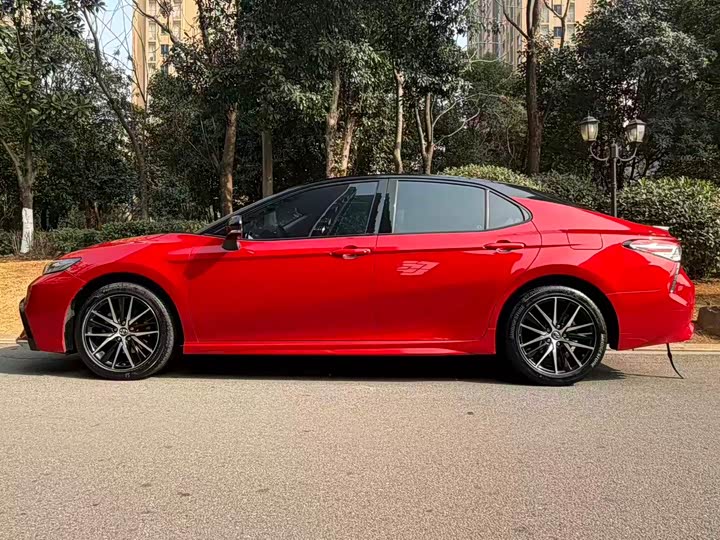 Фото 3 - Toyota Camry