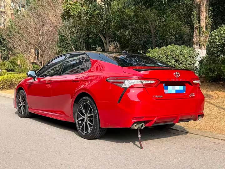 Фото 4 - Toyota Camry