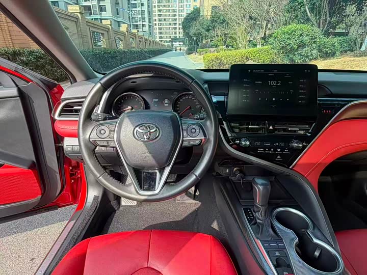 Фото 9 - Toyota Camry