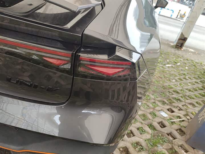 Фото 8 - Changan UNI-V