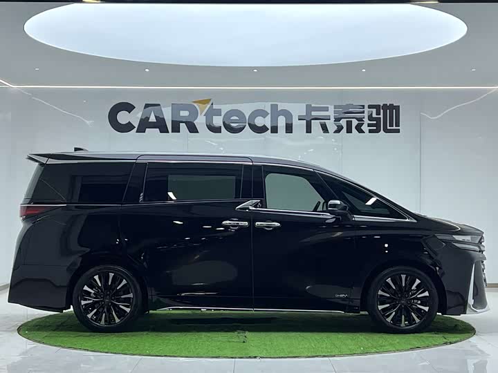 Фото 3 - Toyota Vellfire