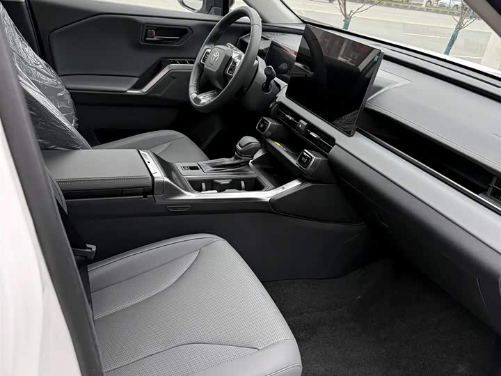 Фото 3 - Toyota RAV4