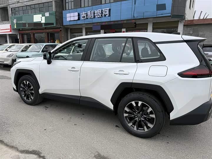 Фото 6 - Toyota RAV4
