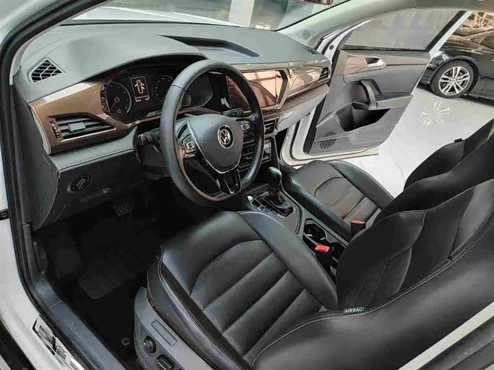 Фото 4 - Volkswagen Tharu