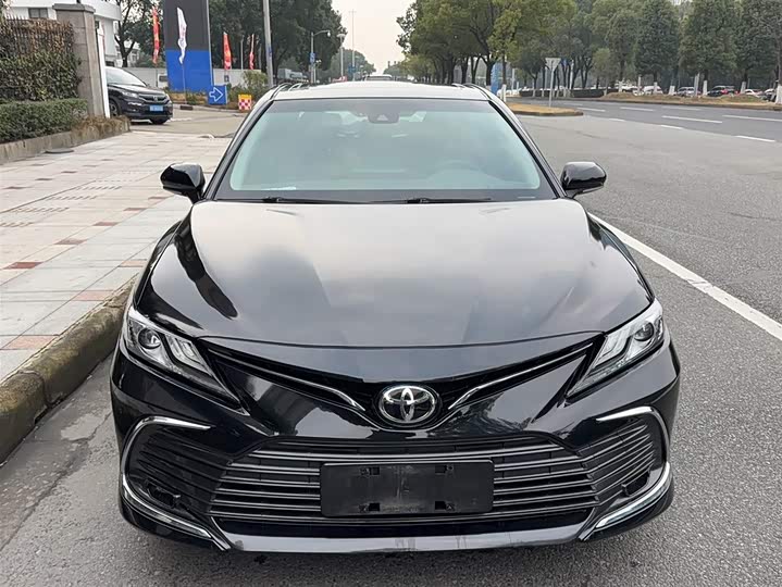 Фото 3 - Toyota Camry