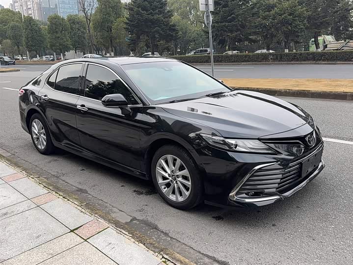 Фото 4 - Toyota Camry