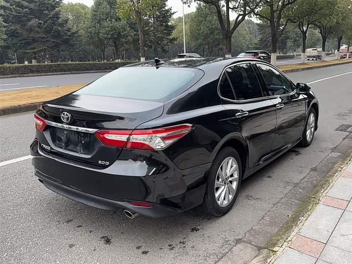 Фото 5 - Toyota Camry