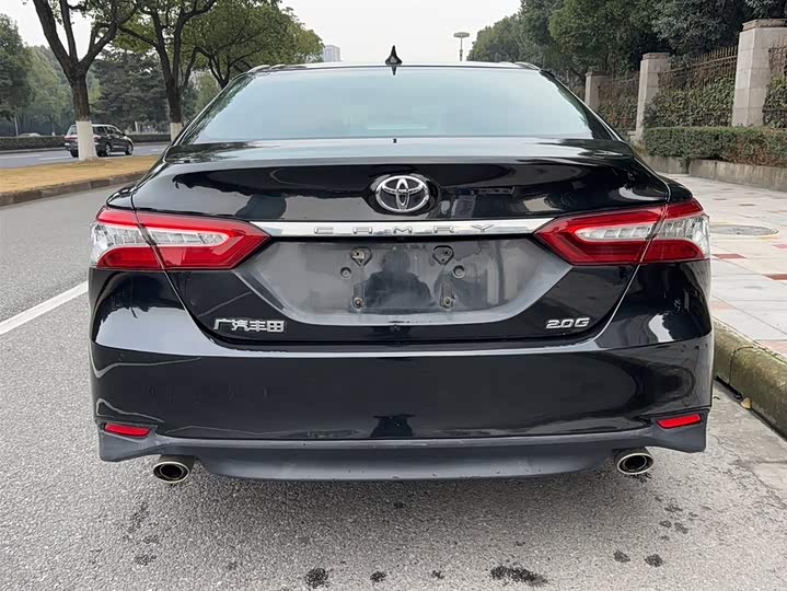 Фото 6 - Toyota Camry