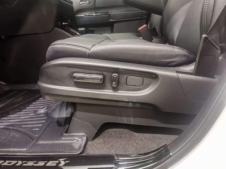 Фото 8 - Honda Odyssey