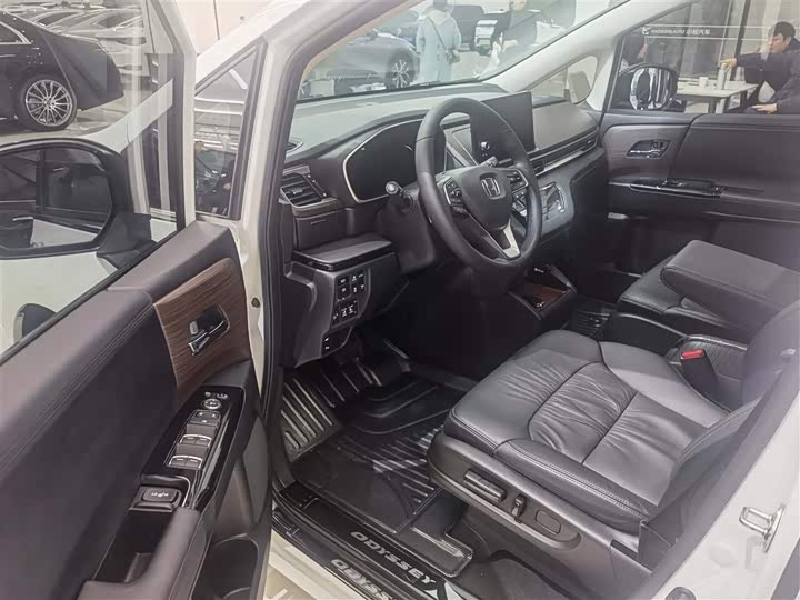 Фото 9 - Honda Odyssey