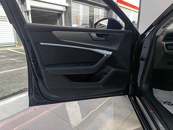 Фото 7 - Audi A6