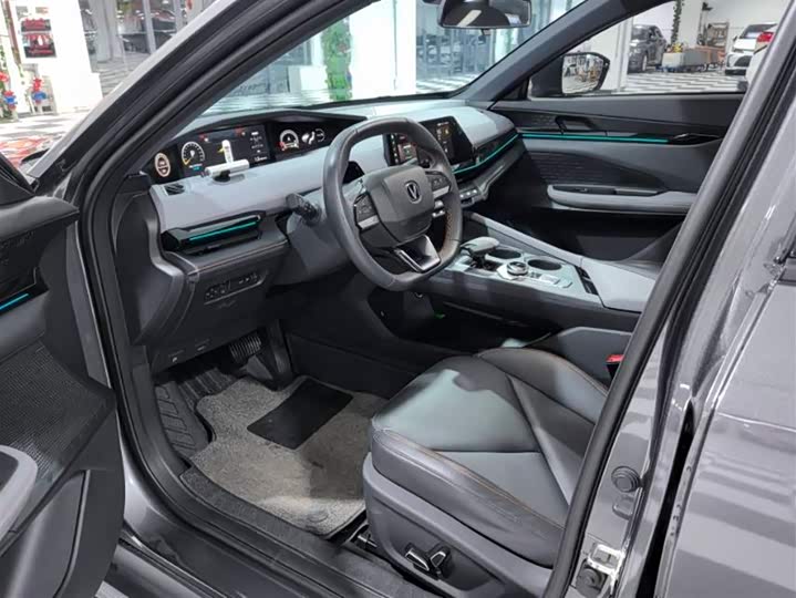 Фото 2 - Changan UNI-V