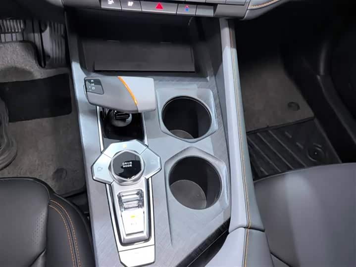 Фото 8 - Changan UNI-V