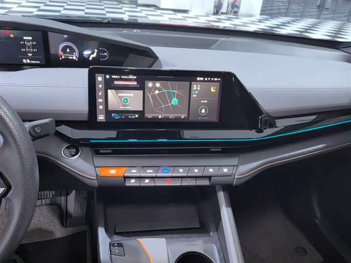 Фото 9 - Changan UNI-V