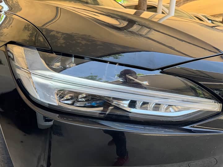 Фото 4 - Volvo S90