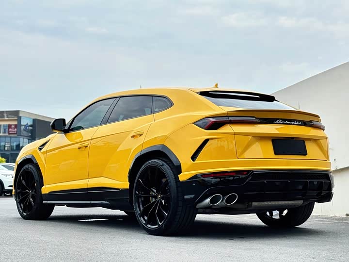 Фото 2 - Lamborghini Urus