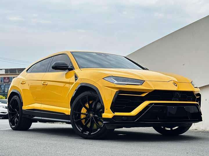 Фото 3 - Lamborghini Urus