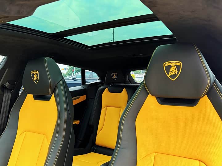 Фото 9 - Lamborghini Urus