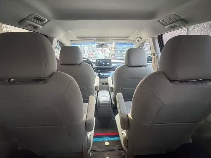 Фото 5 - Buick GL8 ES