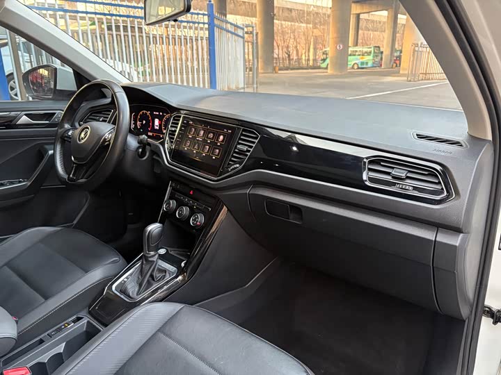 Фото 6 - Volkswagen T-Roc