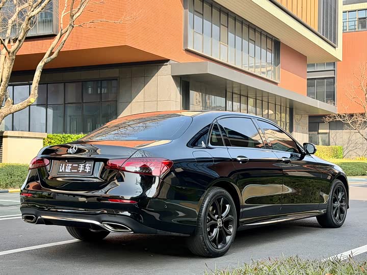 Фото 5 - Mercedes-Benz E-Class