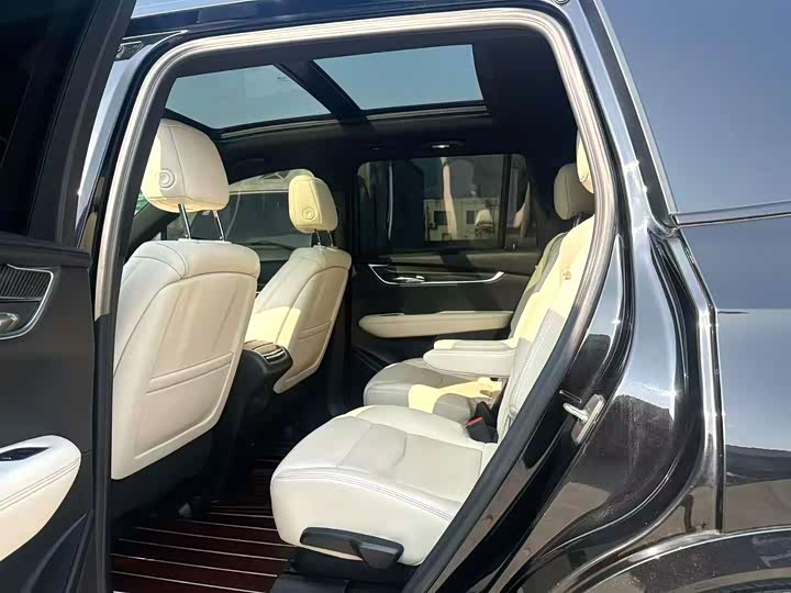 Фото 4 - Cadillac XT6