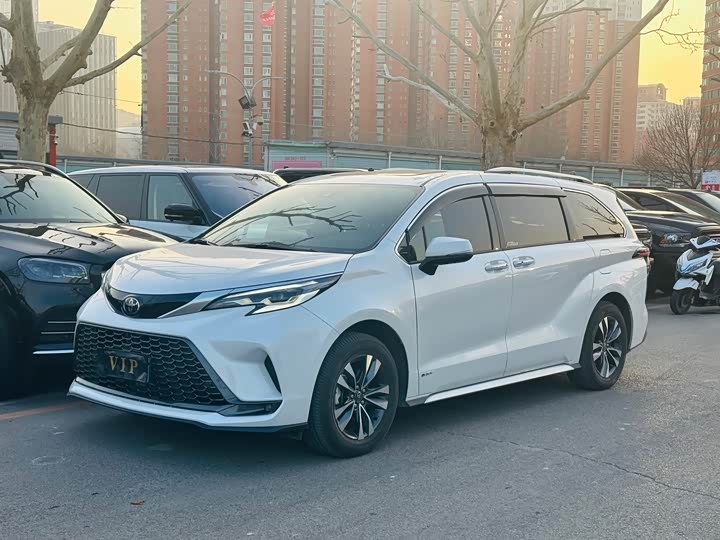 Фото 1 - Toyota Granvia