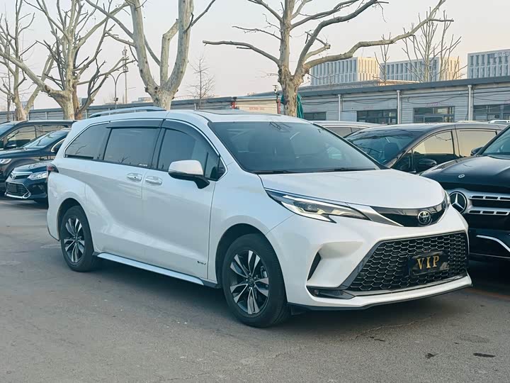 Фото 3 - Toyota Granvia