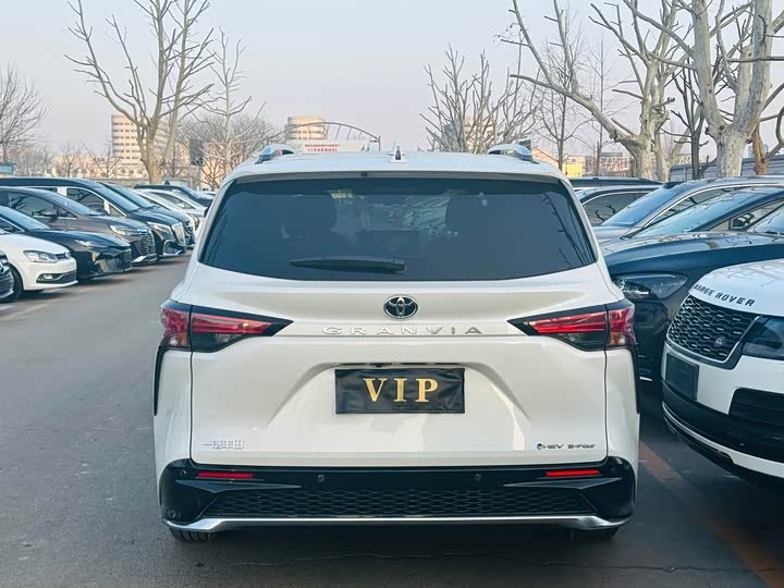 Фото 5 - Toyota Granvia