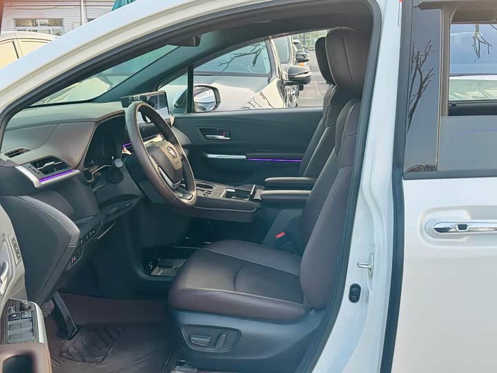 Фото 7 - Toyota Granvia