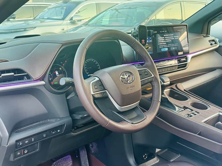 Фото 8 - Toyota Granvia