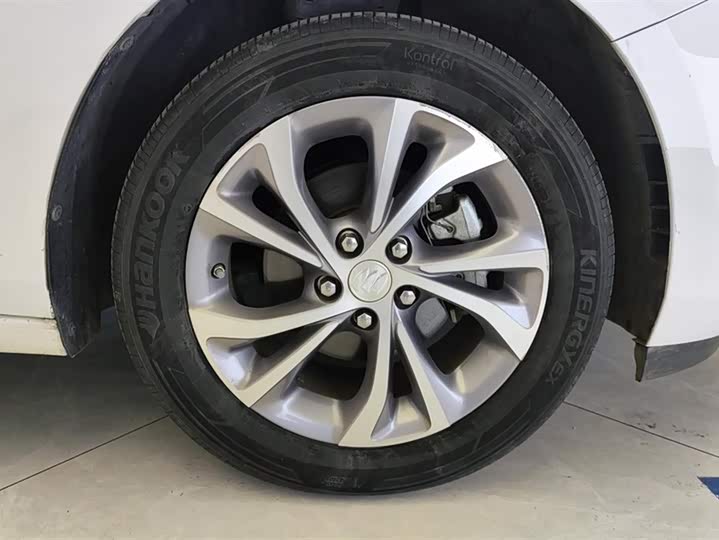 Фото 6 - Buick Verano