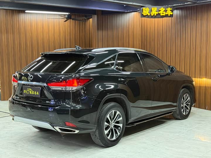 Фото 4 - Lexus RX