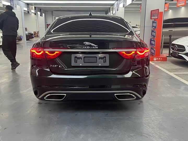 Фото 8 - Jaguar XF L