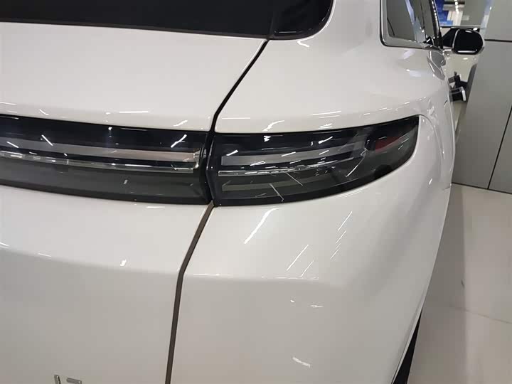 Фото 8 - LiXiang L7