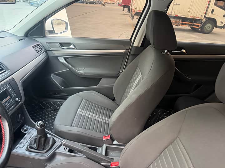 Фото 3 - Volkswagen Lavida