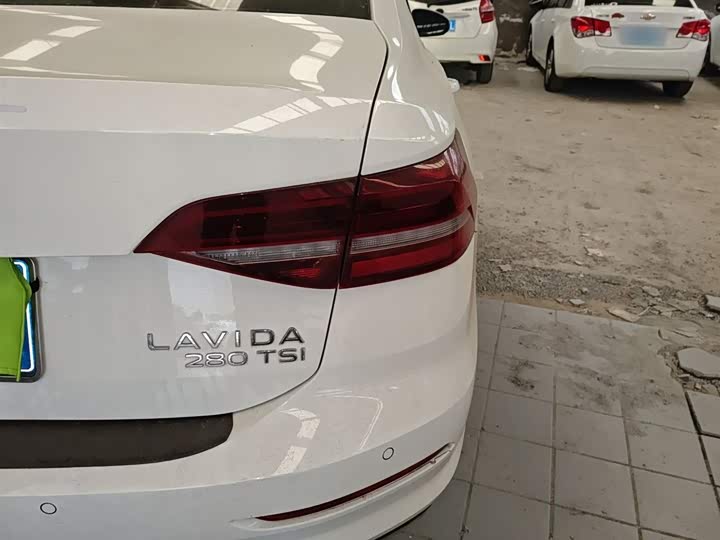 Фото 8 - Volkswagen Lavida