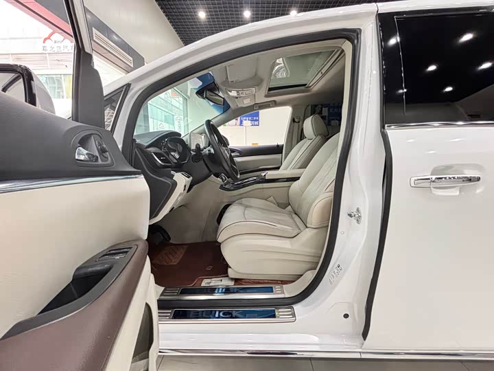 Фото 7 - Buick GL8 ES