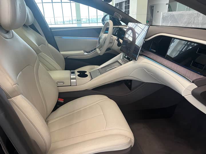 Фото 9 - Denza Z9