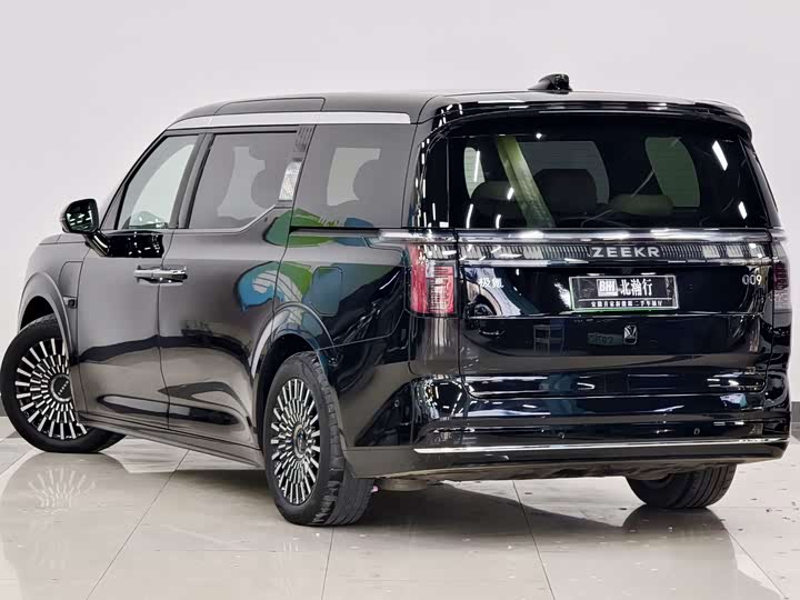 Фото 4 - Zeekr 009