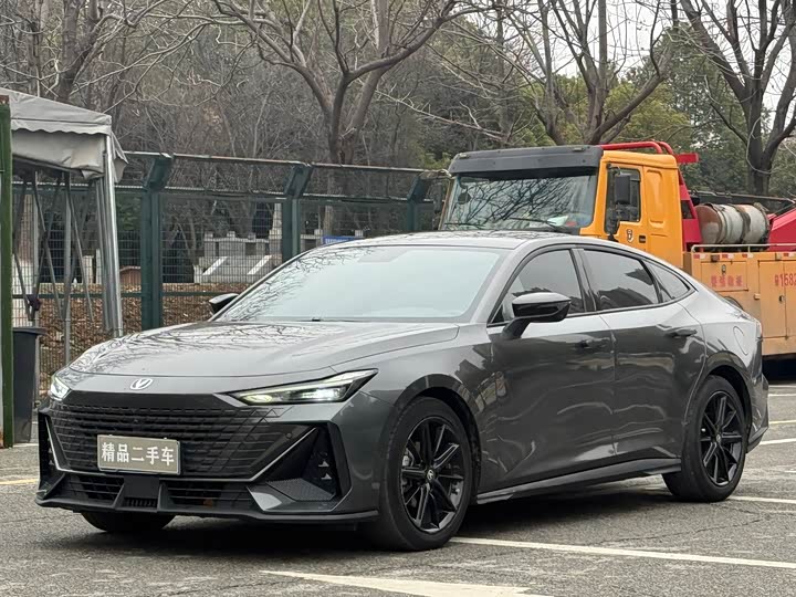 Фото 1 - Changan UNI-V