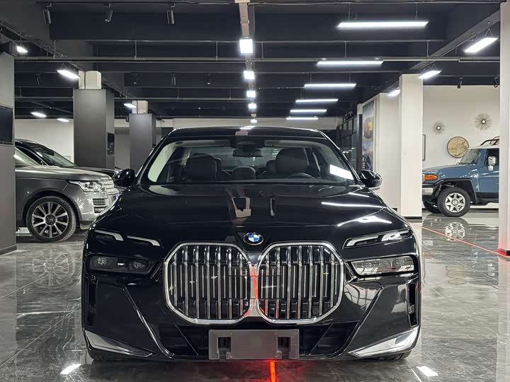 Фото 3 - BMW 7 Series