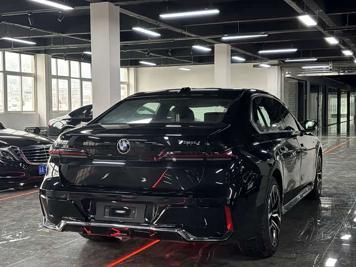 Фото 4 - BMW 7 Series