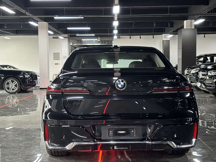 Фото 5 - BMW 7 Series