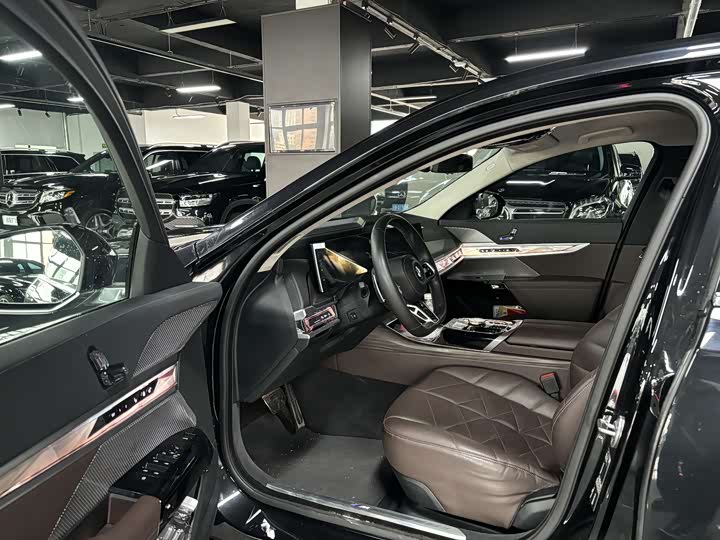 Фото 6 - BMW 7 Series